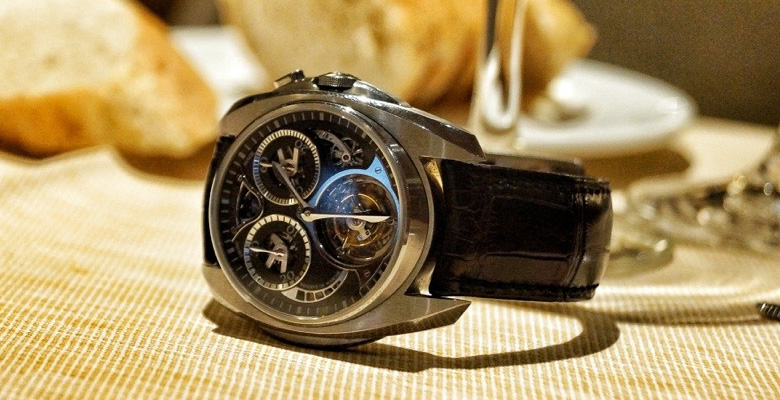 First Impressions - Louis Vuitton x Akrivia LVRR-01 Chronographe à Sonnerie  - Scottish Watches